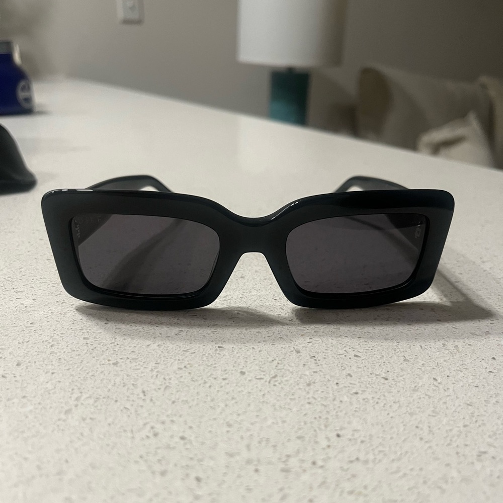 Women’s Diff Sunglasses - image 4